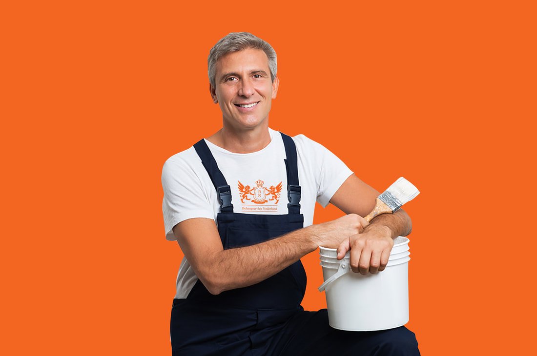 Sander is de expert op gebied van wrap. Hij kan met elke folie je keukenkastjes nieuw maken.